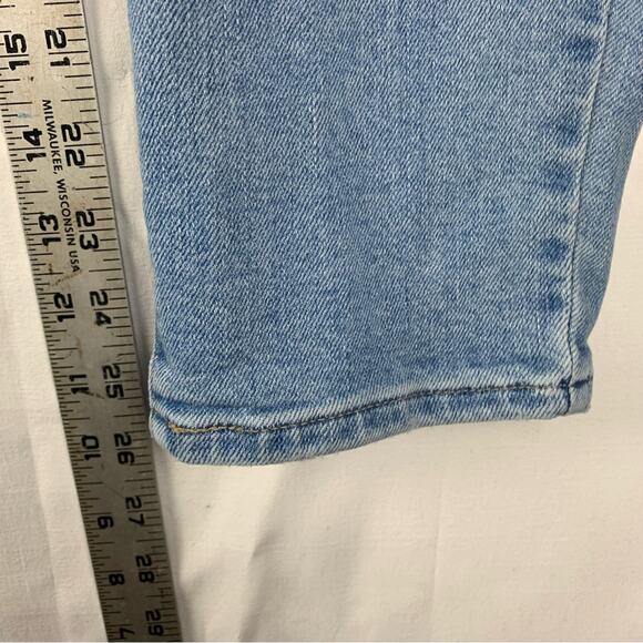 Levi's women's size 29 High waist Mom Jeans light wash denim - Picture 11 of 11